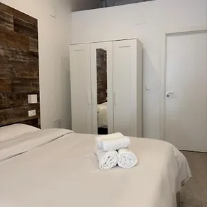 Apartment Hermoso Piso A 3 Min De La Estacion De Bus Y Tren Ave, Malaga